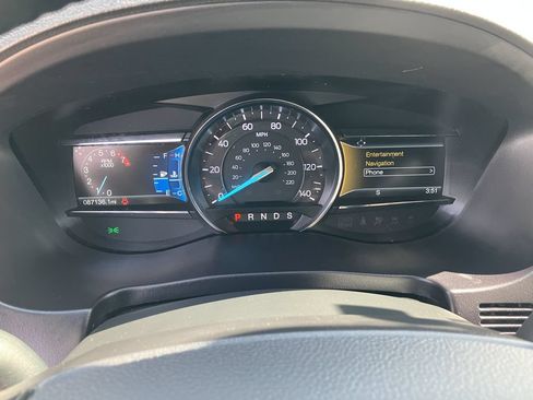 Used 2017 Ford Explorer XLT w/ Equipment Group 202A AWD/4WD image 9
