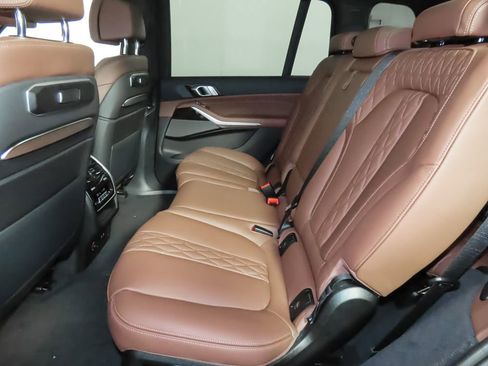Used 2025 BMW X7 M60i AWD/4WD image 31