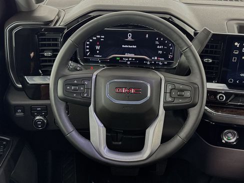 Used 2024 GMC Sierra 1500 SLE image 32