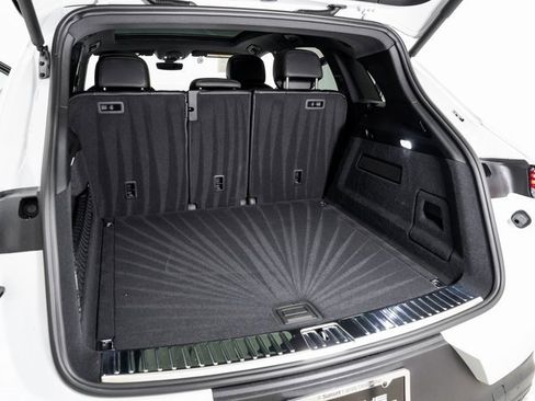 Used 2025 Porsche Cayenne image 27