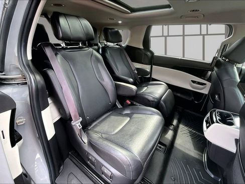 Used 2022 Kia Carnival SX Prestige FWD image 27