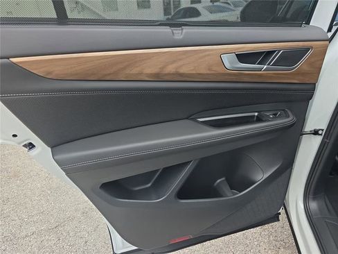 New 2026 Volkswagen Atlas SE image 11