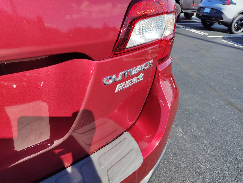 Used 2017 Subaru Outback 2.5i Limited AWD/4WD image 6