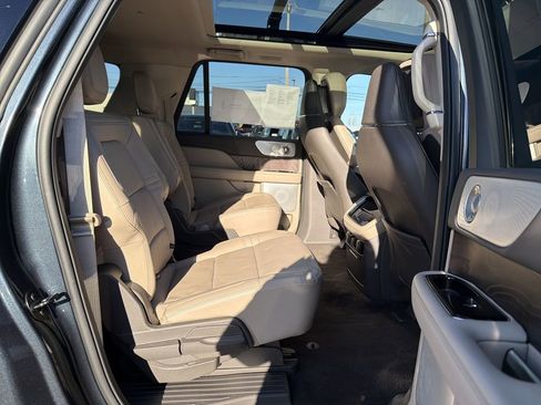 Certified 2022 Lincoln Navigator L Reserve image 16