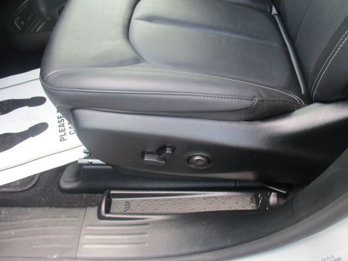 Used 2026 Chrysler Pacifica Select FWD image 14