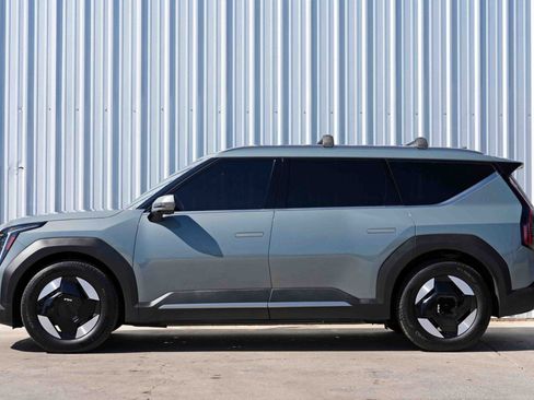 Used 2024 Kia EV9 Wind image 8