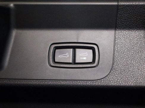 Used 2019 Porsche Panamera w/ Premium Package image 30