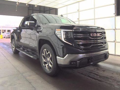Used 2023 GMC Sierra 1500 SLT w/ SLT Premium Package image 3