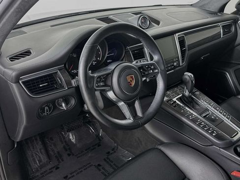 Certified 2018 Porsche Macan Turbo AWD/4WD image 4