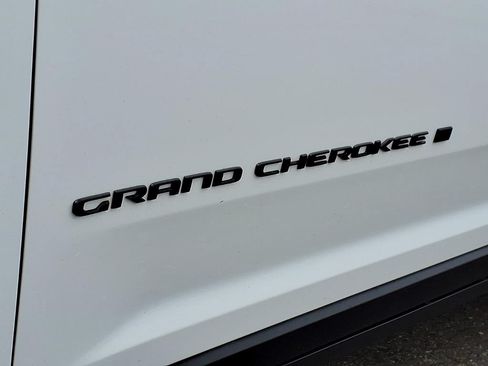 Used 2024 Jeep Grand Cherokee Altitude AWD/4WD image 28