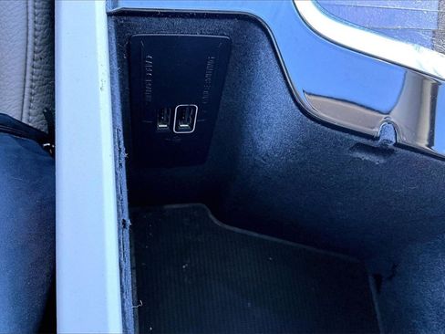 Used 2018 Volvo XC90 T6 Momentum w/ Convenience Package image 24