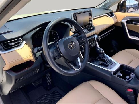 Used 2019 Toyota RAV4 Limited FWD image 17