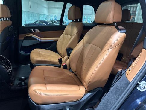 Used 2021 BMW X7 xDrive40i w/ M Sport Package AWD/4WD image 49
