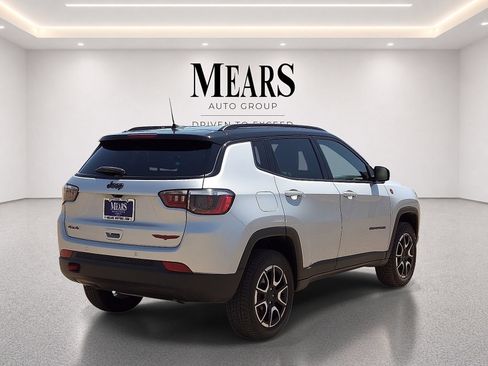 Used 2024 Jeep Compass Trailhawk AWD/4WD image 5