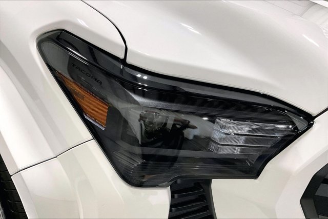Certified 2025 Toyota Tacoma SR5 AWD/4WD image 29