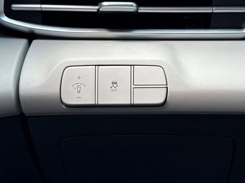 Used 2025 Hyundai Elantra Limited FWD image 36