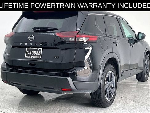 Used 2024 Nissan Rogue SV FWD image 2