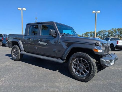 Used 2020 Jeep Gladiator Sport image 2