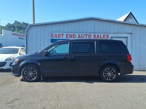 Used 2016 Dodge Grand Caravan R/T FWD image 2