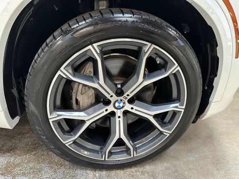 Used 2019 BMW X5 xDrive50i w/ M Sport Package AWD/4WD image 23