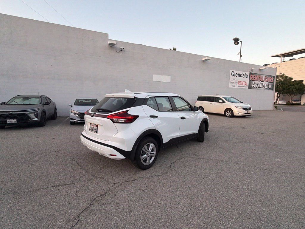 Certified 2025 Nissan Kicks Play S FWD image 2