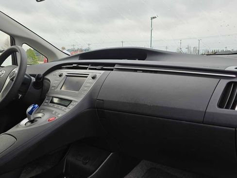 Used 2014 Toyota Prius Three image 12
