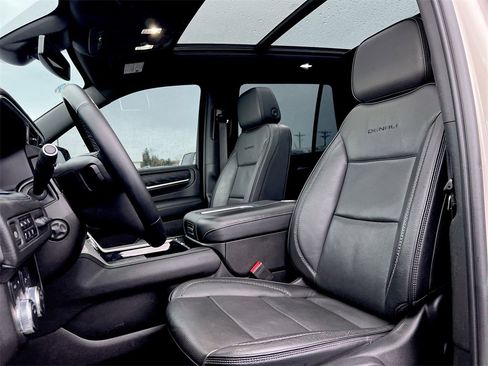 Used 2023 GMC Yukon Denali image 17