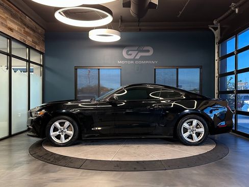 Used 2017 Ford Mustang Coupe image 6