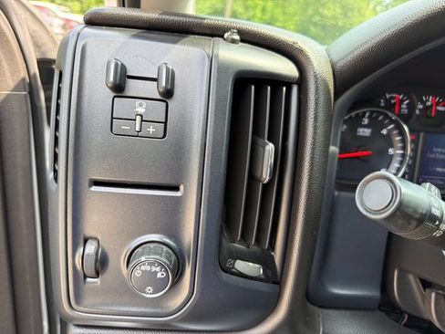 Used 2019 Chevrolet Silverado 2500 W/T AWD/4WD image 17
