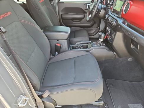 Used 2021 Jeep Wrangler Unlimited Rubicon w/ Xtreme Recon 35" Tire Package AWD/4WD image 11