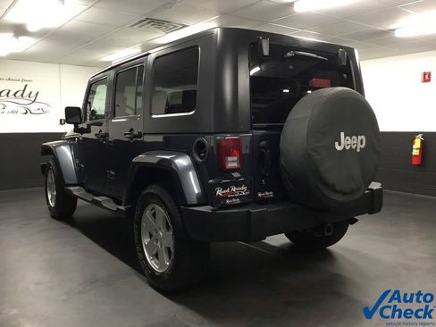 Used 2007 Jeep Wrangler Unlimited Sahara w/ Dual Top Group image 8