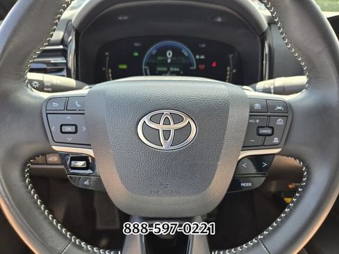 Used 2025 Toyota Camry SE FWD image 26