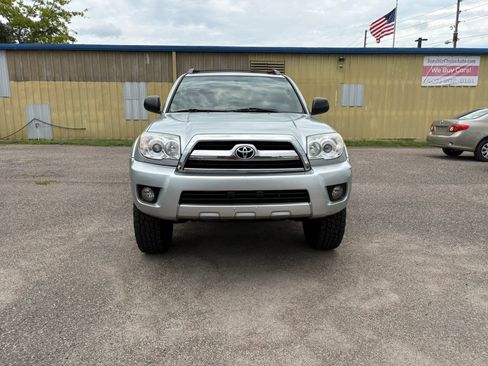 Used 2007 Toyota 4Runner SR5 AWD/4WD image 3