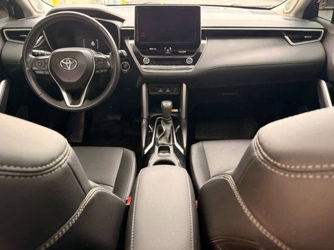 Used 2023 Toyota Corolla Cross XLE w/ Convenience Package AWD/4WD image 17