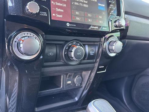 Used 2022 Toyota 4Runner TRD Off-Road image 22