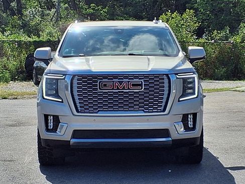 Used 2022 GMC Yukon XL Denali w/ Advanced Technology Package AWD/4WD image 2