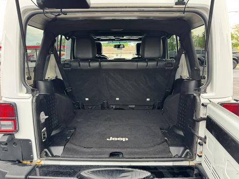 Used 2015 Jeep Wrangler Unlimited Sahara w/ Dual Top Group AWD/4WD image 14