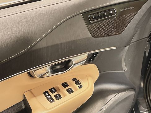 Used 2023 Volvo XC90 B6 Ultimate w/ Protection Package Premier image 15