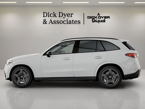 Used 2025 Mercedes-Benz GLC 300 4MATIC image 22