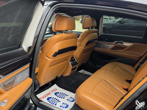 Used 2021 BMW 740i w/ M Sport Package image 21