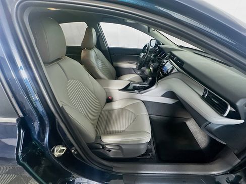 Used 2020 Toyota Camry SE FWD image 30
