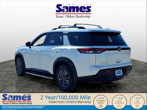 Used 2024 Nissan Pathfinder SV image 7