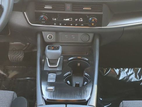 Used 2023 Nissan Rogue SV FWD image 18