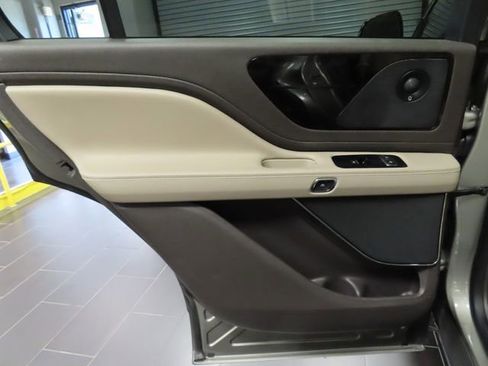 Used 2023 Lincoln Aviator Reserve image 11
