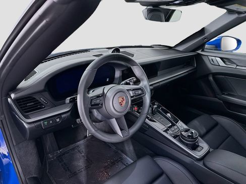 Used 2025 Porsche 911 Carrera image 4