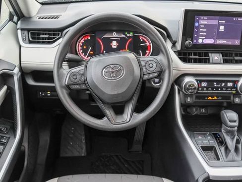 Used 2025 Toyota RAV4 XLE FWD image 36