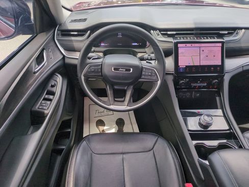 Used 2023 Jeep Grand Cherokee Limited w/ Black Appearance Package RWD image 18