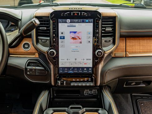 Used 2024 RAM 3500 Limited w/ Towing Technology Group image 25