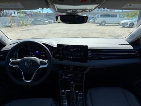 Used 2025 Volkswagen Jetta SE image 32