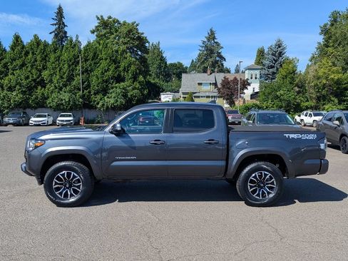 Used 2022 Toyota Tacoma TRD Sport AWD/4WD image 2